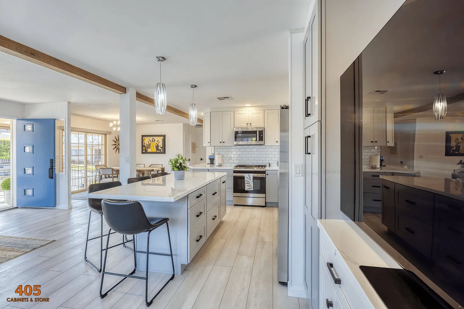 Kitchens with Off-White Cabinets