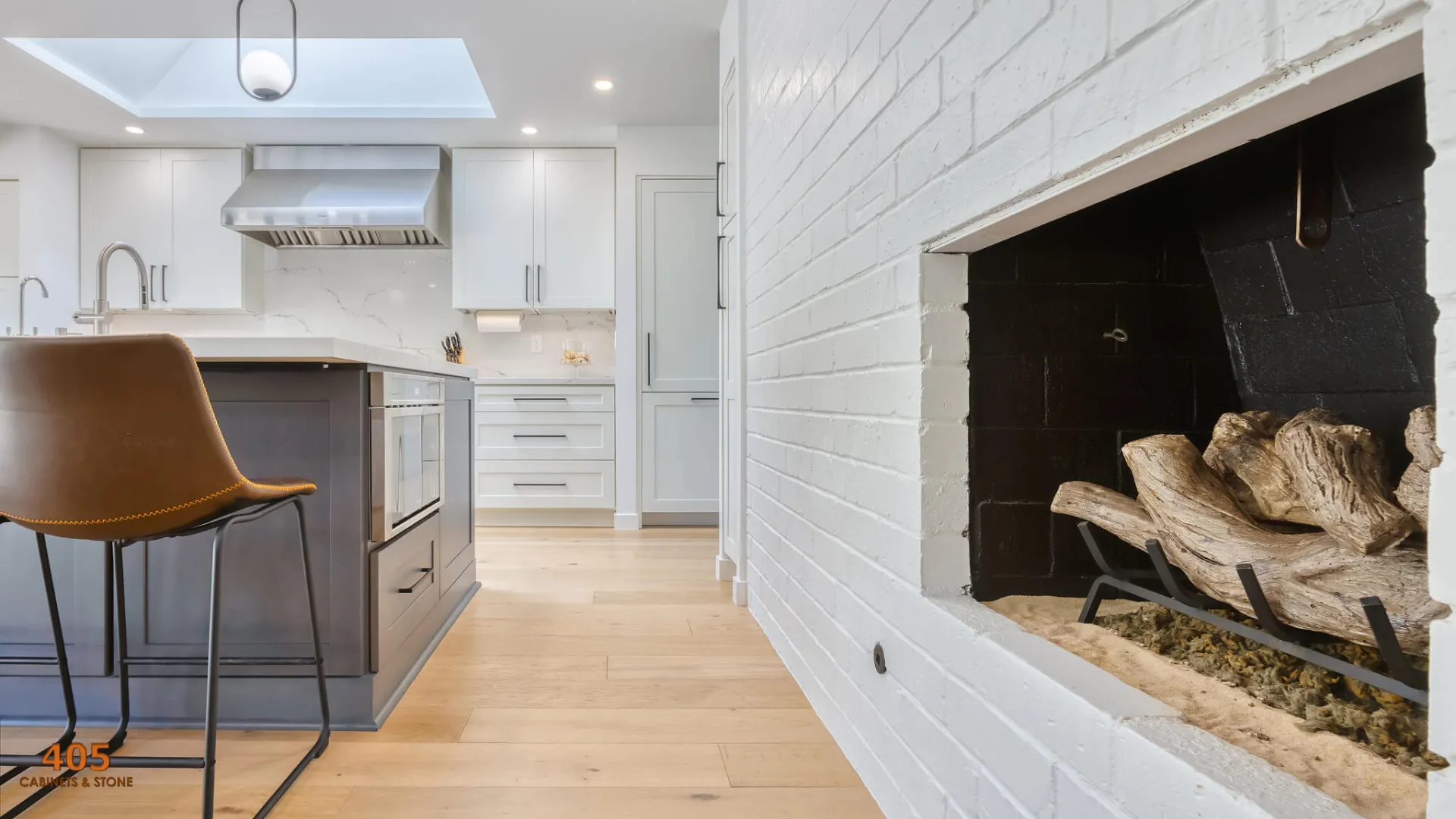 White and Grey Kitchen Cupboards (4)