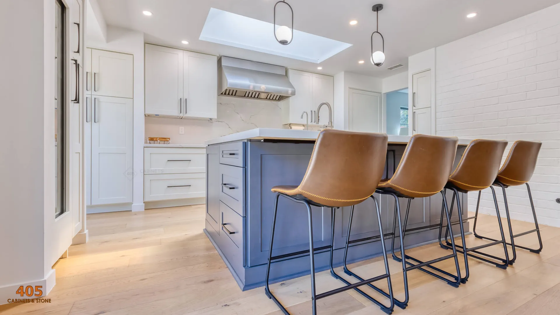 White and Grey Kitchen Cupboards (5)