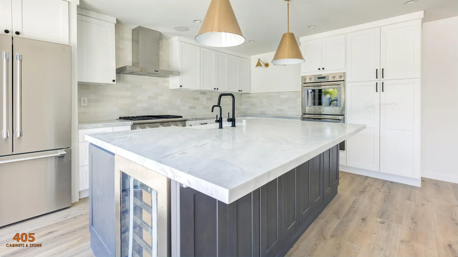 White and Grey Kitchen Cupboards (8)