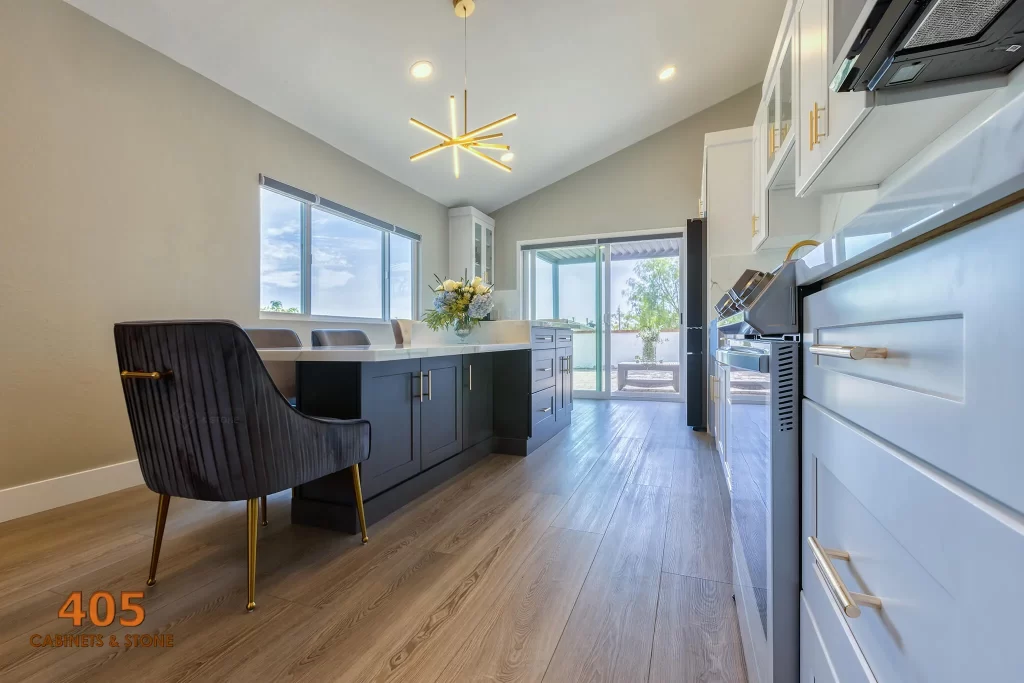 Small kitchens can take advantage of thin kitchen islands as a solution to maximize space.