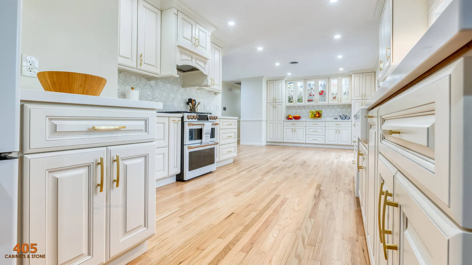 are cream colored kitchen cabinets popular
