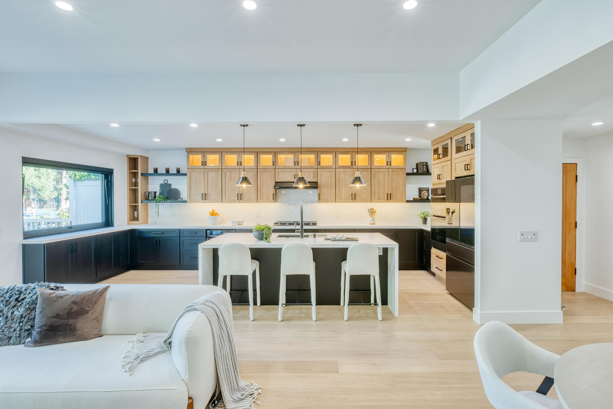 Inspiring modern white oak and black kitchen ideas