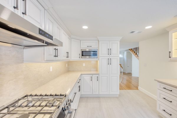 Luna's Kitchen 1 - 405 Cabinets & Stone - 011